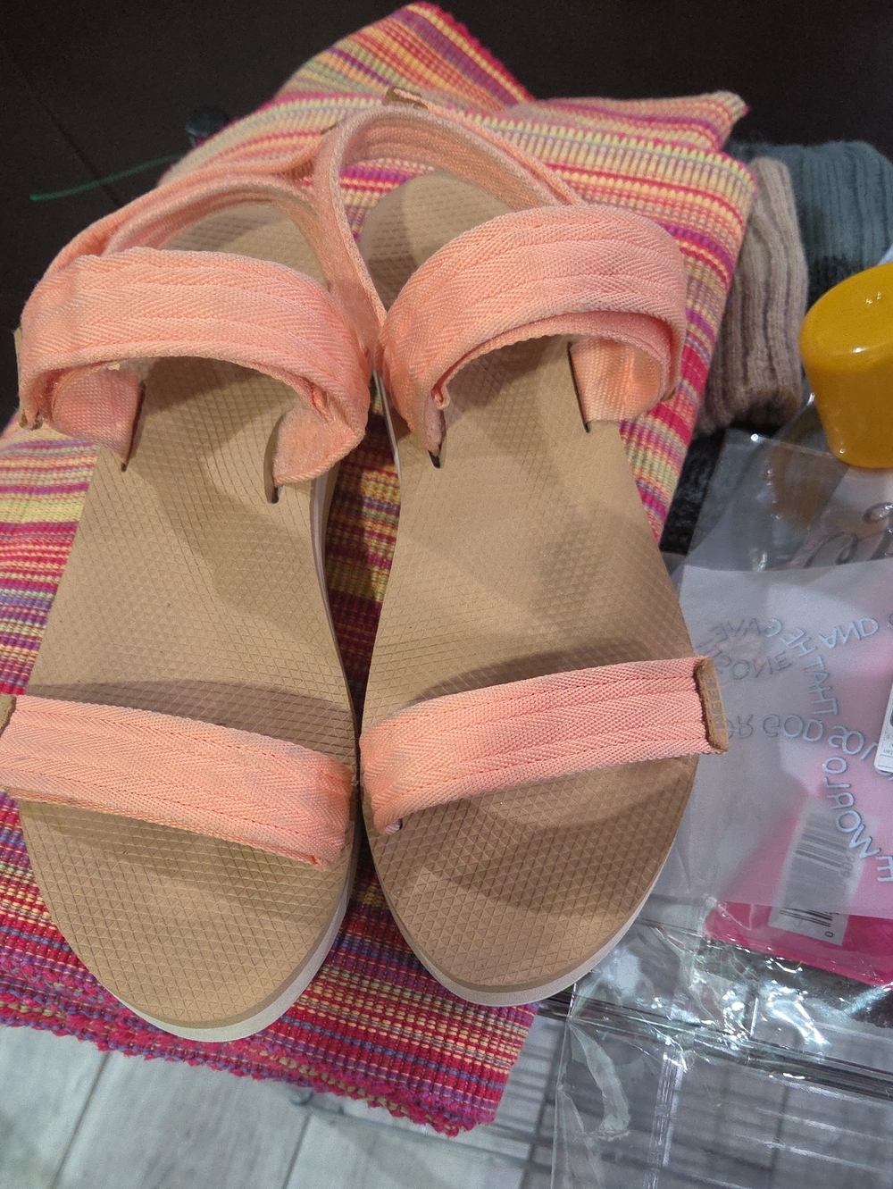 Reef Women's Peach Strap Sandals - Coral Peach Fabric Size 8
